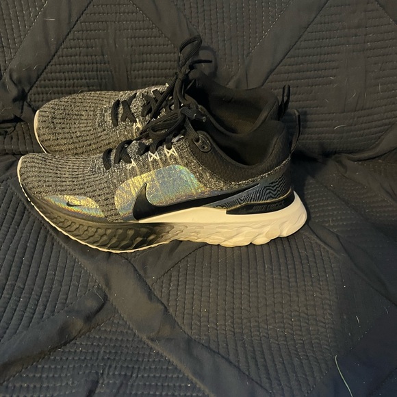 Nike Shoes - EUC CUTE WOMENS NIKE SHOES SIZE 9